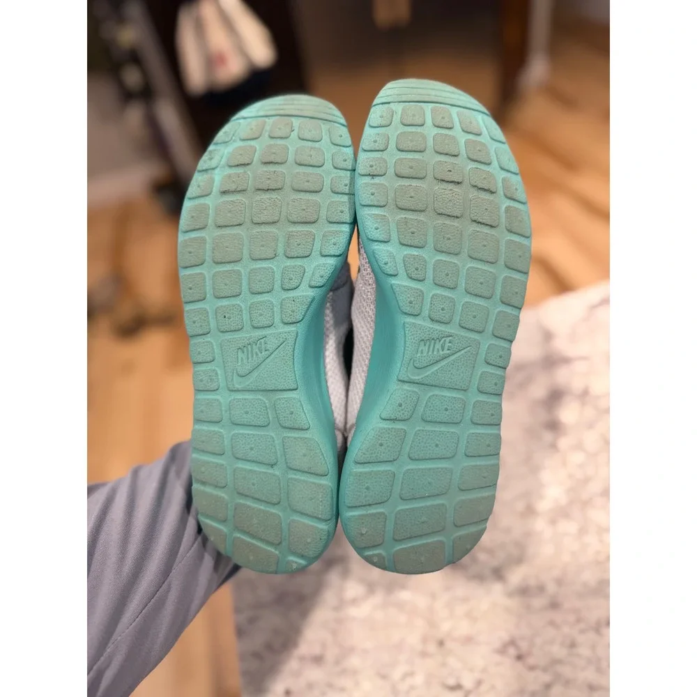 Nike Roshe One Mens 9.5‎ Wolf Grey Island Turquoise Running Shoes 511881-013